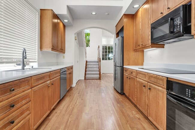 Building Photo - Great detached Home in Pacific Beach! Avai...