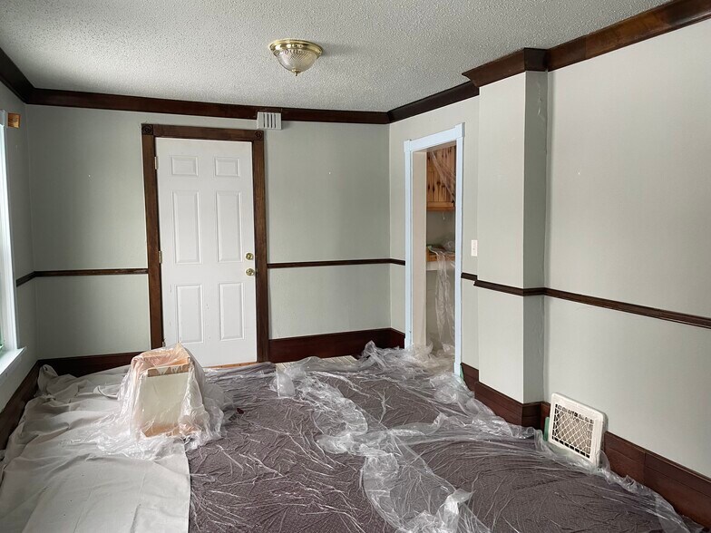 Dining room - 526 1/2 E 7th St