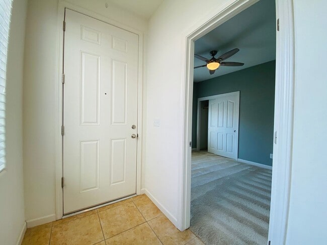 Building Photo - $2,250 International & Chestnut 3 Bed - N....