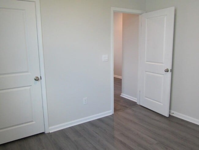 Building Photo - 2165 Ainsley Dr