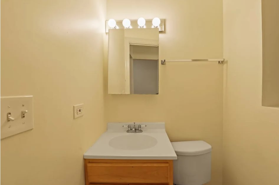 Building Photo - 5120 N Kenmore Ave