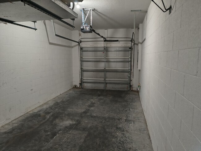 Building Photo - 1307 Clove Dr