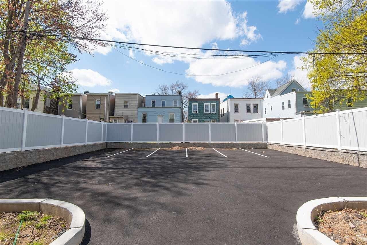 Building Photo - 131 Arlington Ave