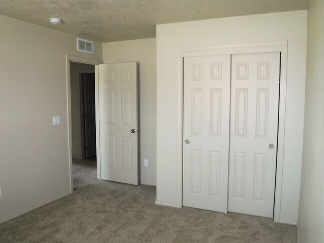 Building Photo - Beautiful new 3 bed 2 bath home in a quiet Star neighborhood.