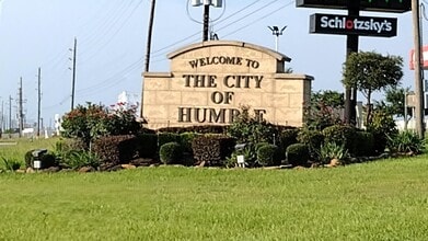 Building Photo - 814 Mercedes Benz Ct