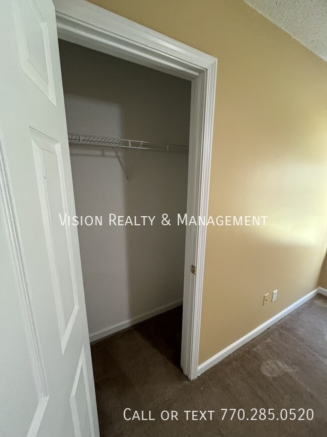 Building Photo - 4694 Glider Cir