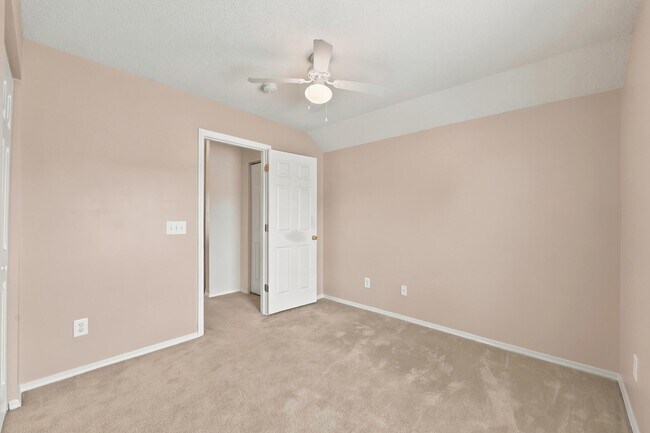 Building Photo - 914 Bur Oak Ct