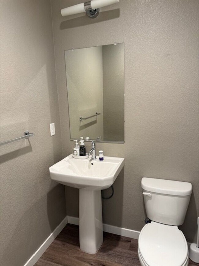 Building Photo - Home located in desirable Entrada Community!