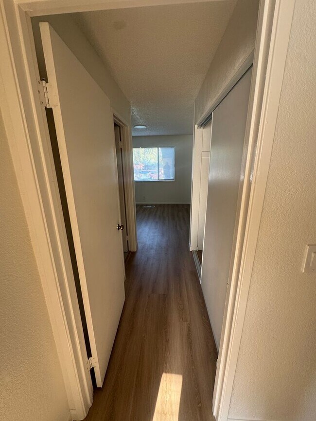 Building Photo - Beautifully Updated 2BD/2BA Condo | In-Unit Laundry, Garage & Greenbelt Views
