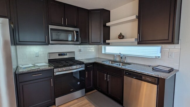 Building Photo - MODERN TWO STORY 2 BED/2 BATH IN BANNING LEWIS RANCH!