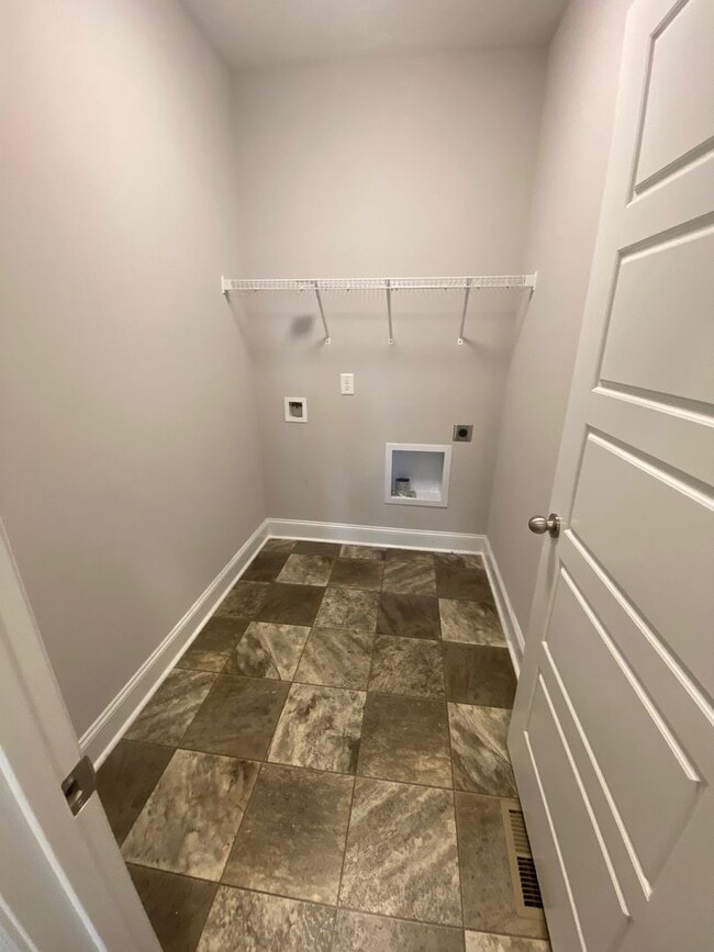 Building Photo - Move in with credit approval