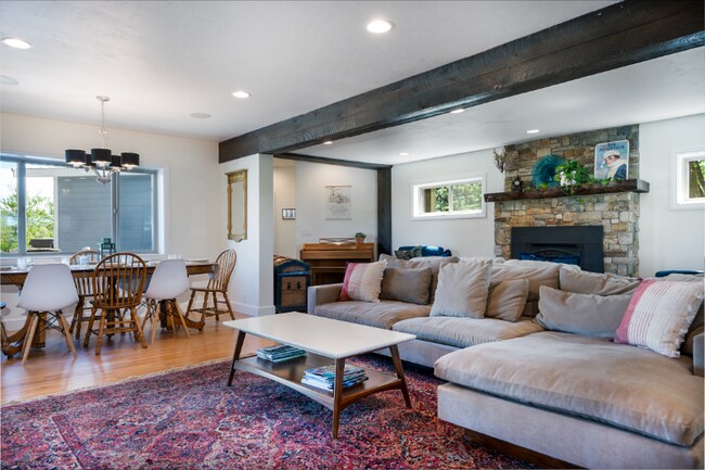 Building Photo - 1815 Lower Valley Rd