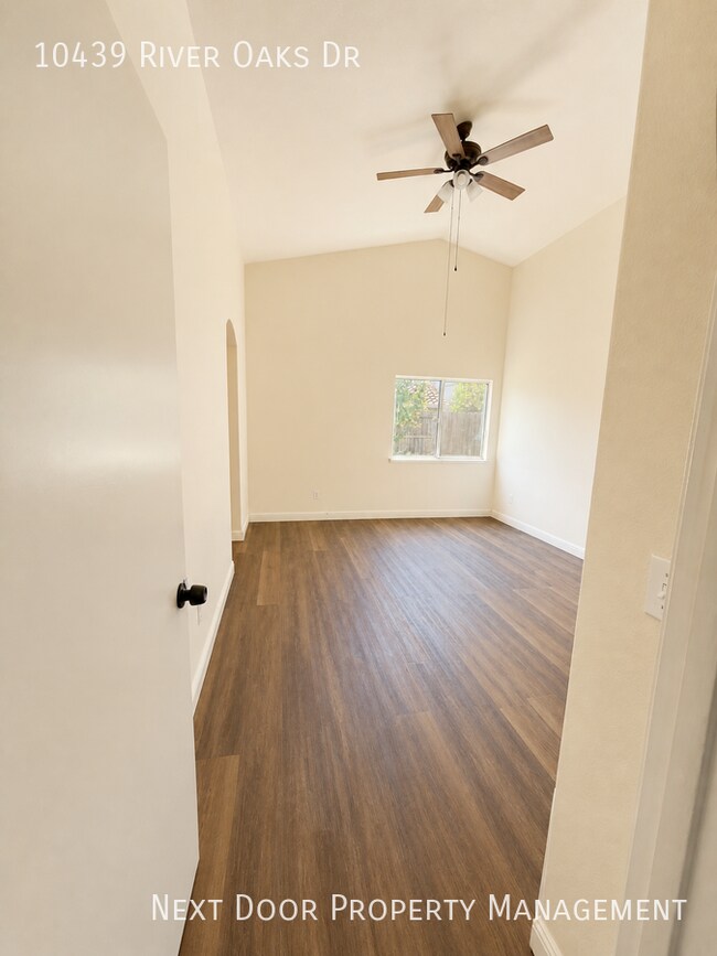 Building Photo - 10439 River Oaks Dr