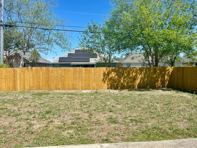 Building Photo - Beautiful 3 Bedroom Home Near Brooks City Base in South San Antonio