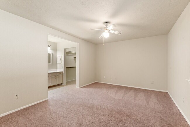Building Photo - 2602 Orion Dr
