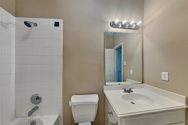 Building Photo - 7418 Jacobs Well Dr