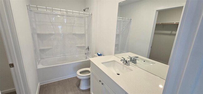 Building Photo - 446 Sormonne Lp