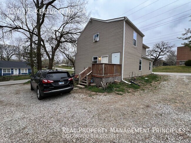 Building Photo - Spacious, Single-Level Townhouse Stunner!