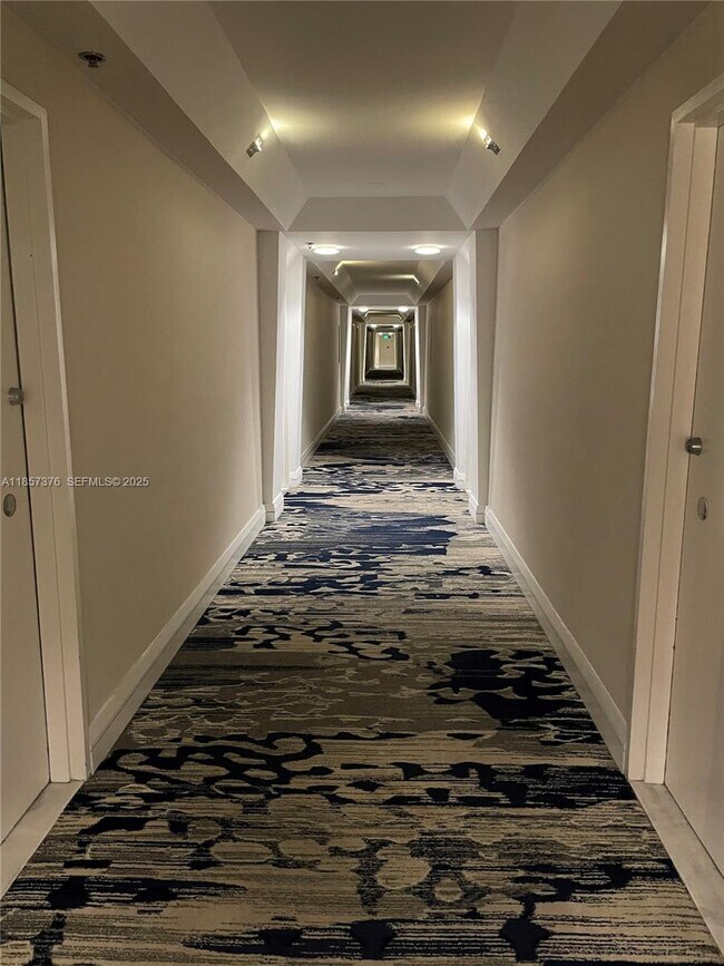 Building Photo - 5161 Collins Ave