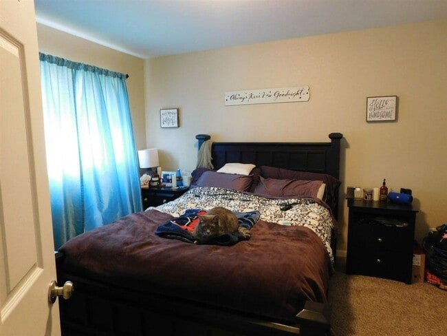 Building Photo - 3 Bedroom Townhome!