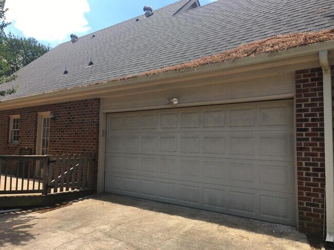 Building Photo - 1050 Aiken Rd
