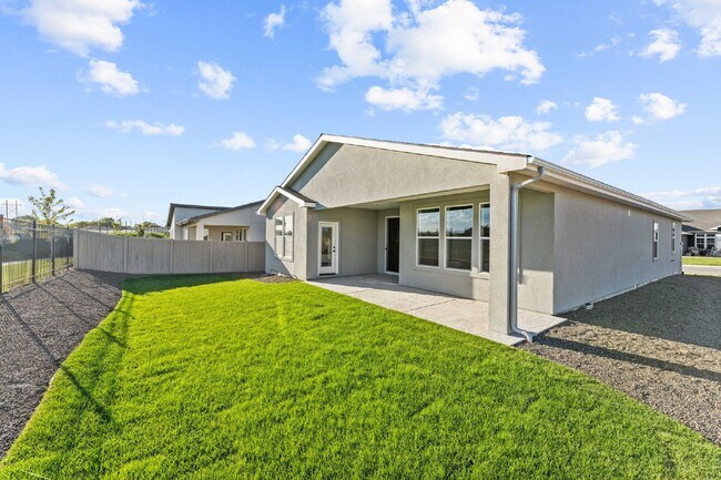 Building Photo - Charming 3 Bed, 2 Bath Home in Nampa, ID with Spacious Layout and Modern Touches!