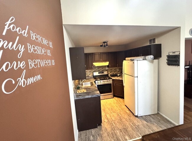 Building Photo - 199 Ramapo Rd