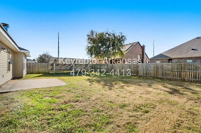 Building Photo - 706 SW Sandrock Rd