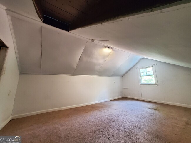 Building Photo - 2577 Eastwood Dr