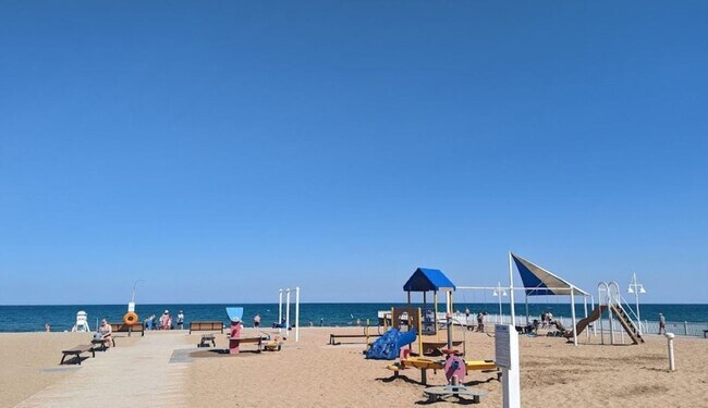 Building Photo - 695 Vernon Ave