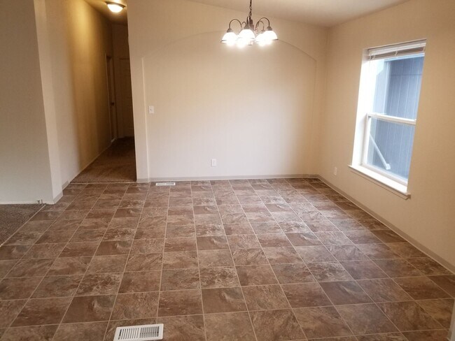 Building Photo - Pet Friendly 4 bedroom 2 bath home with a carport near Albany, OR