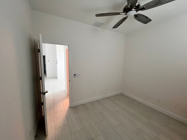 Building Photo - Almost New 2023 Built 3/2 in Convenient Punta Gorda Location