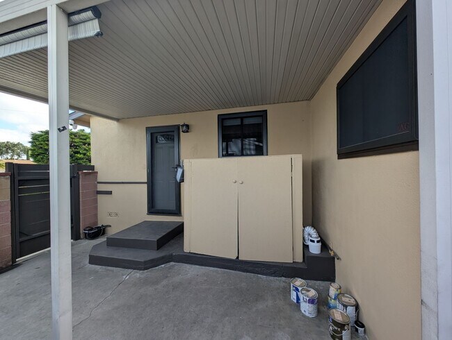 Building Photo - 748 W Gage Ave