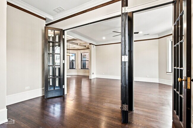 Building Photo - 5829 N Kenmore Ave