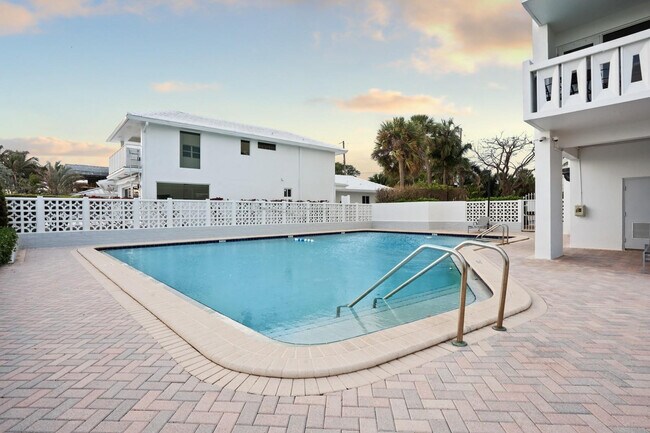 Building Photo - 2100 S Ocean Dr