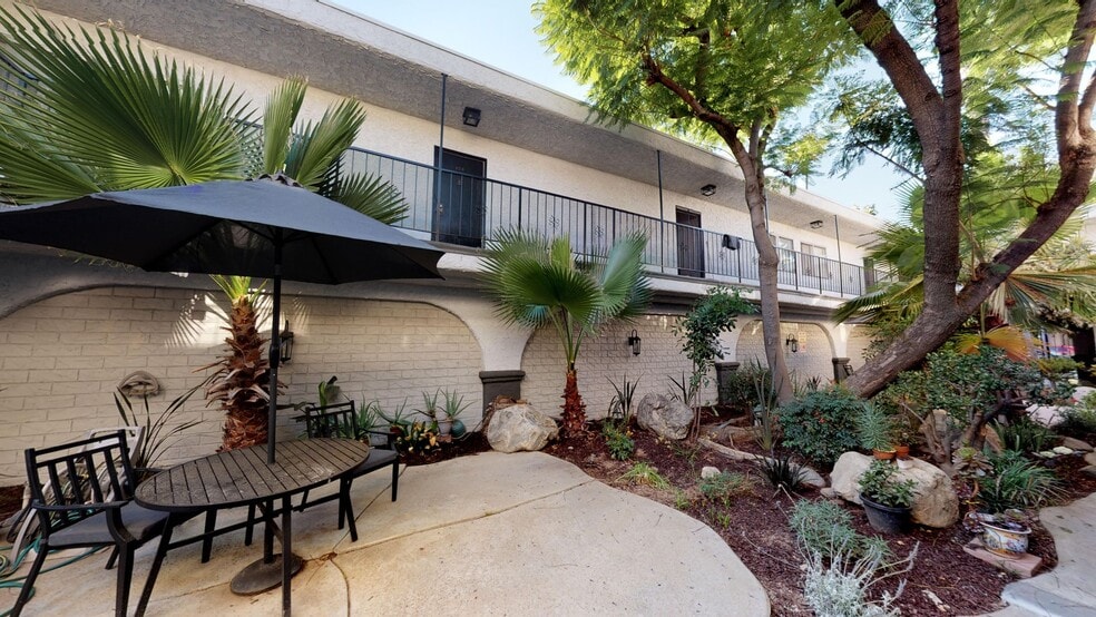 Building Photo - Rock Glen Villa...Gorgeous Newly Remodeled Apartments In Glendale Neighborhood!