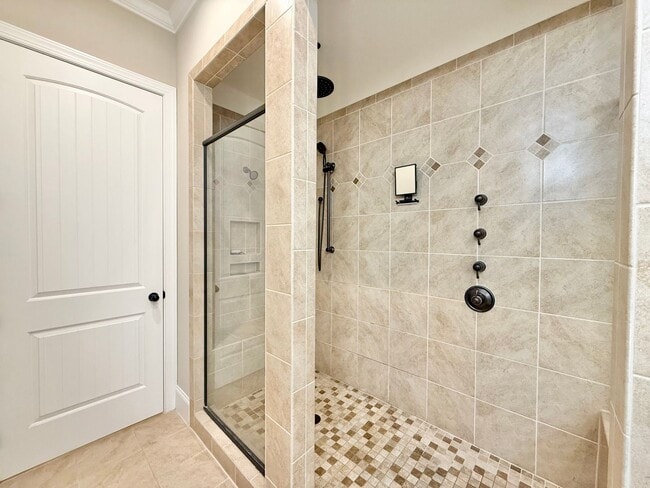 Building Photo - Luxurious 3BD, 4BA Raleigh Townhome with a Bonus Sunroom, Jacuzzi, and Large Upstairs Loft within...