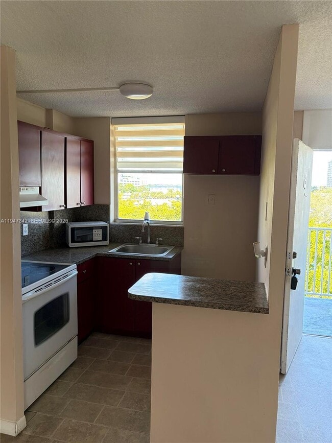 Building Photo - 1801 S Treasure Dr