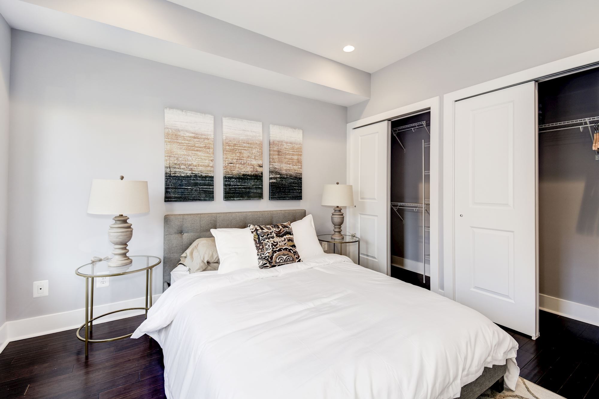 Building Photo - 2122 3rd St NE