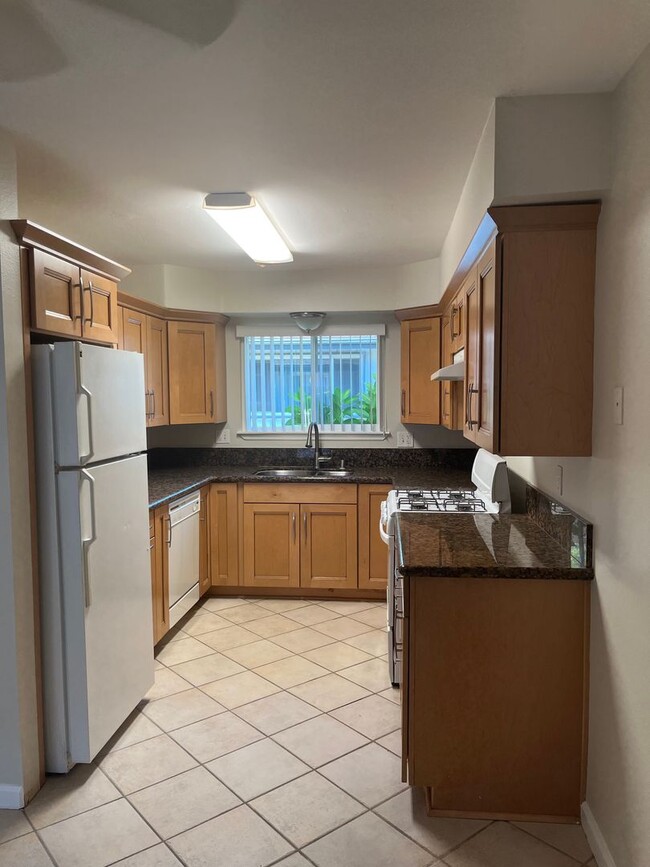 Building Photo - Gorgeous 2Bedroom/2Bath Townhome in Escondido