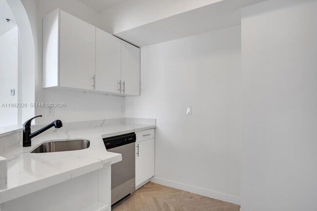 Building Photo - 747 Michigan Ave