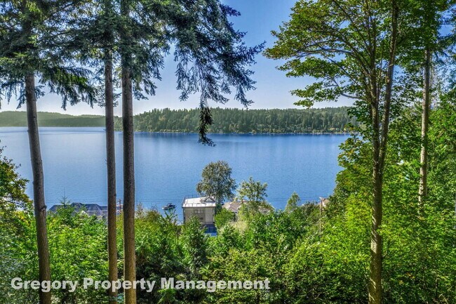 Building Photo - Outstanding Lake Sammamish Views. Private ...