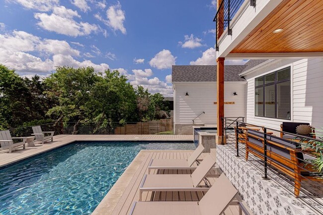 Building Photo - 1201 Canyon Edge Dr