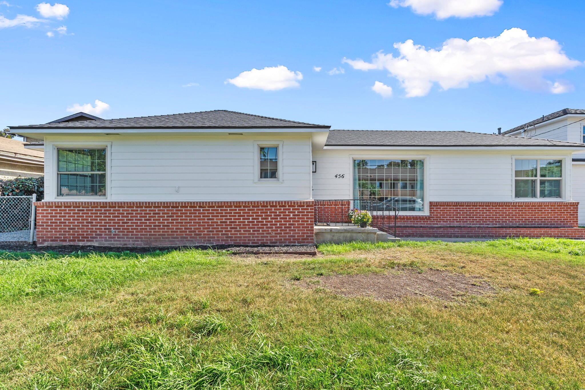 Building Photo - 456 Casselman St