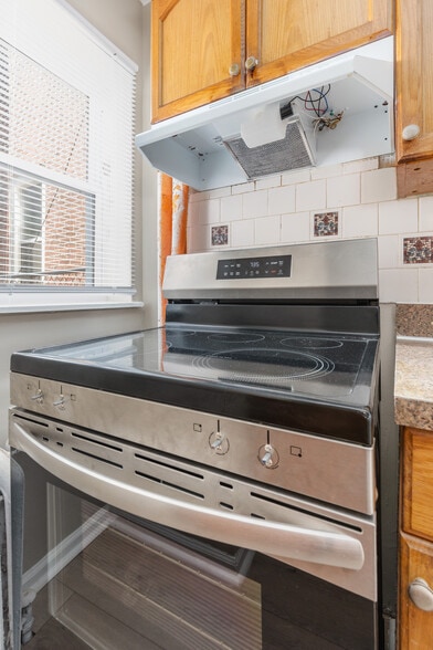 Building Photo - 3400 Reach St