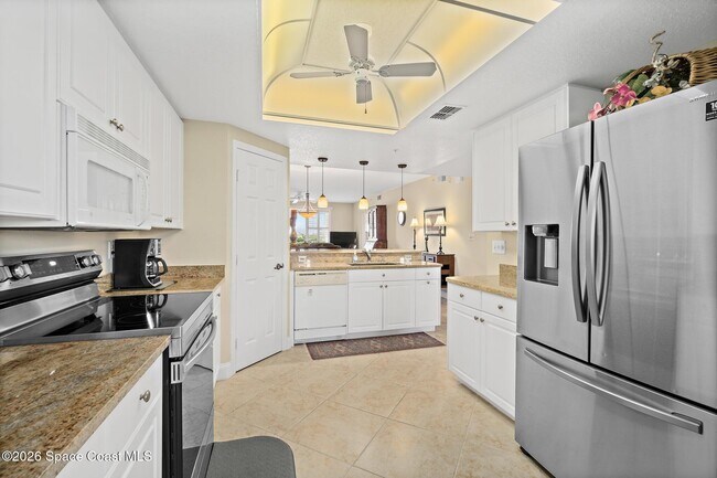 Building Photo - 601 Shorewood Dr