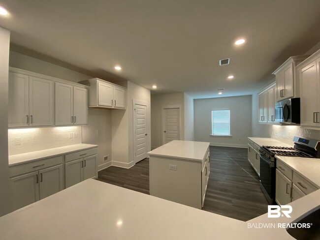 Building Photo - 510 Hardwood Ave