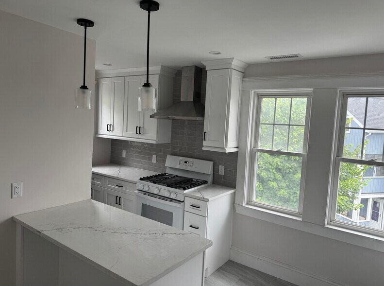 Building Photo - 61 Templeton Pky
