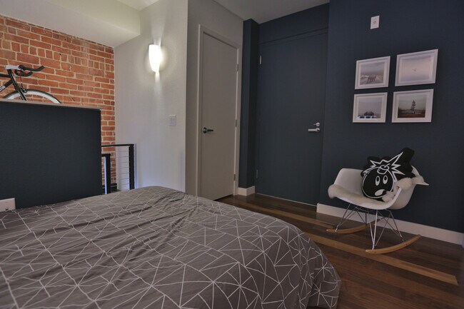 Building Photo - One-of-a-Kind Loft for Rent at Plant 51 in...