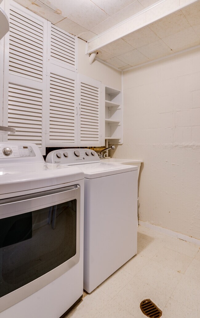 Laundry - 15012 Olddale Rd